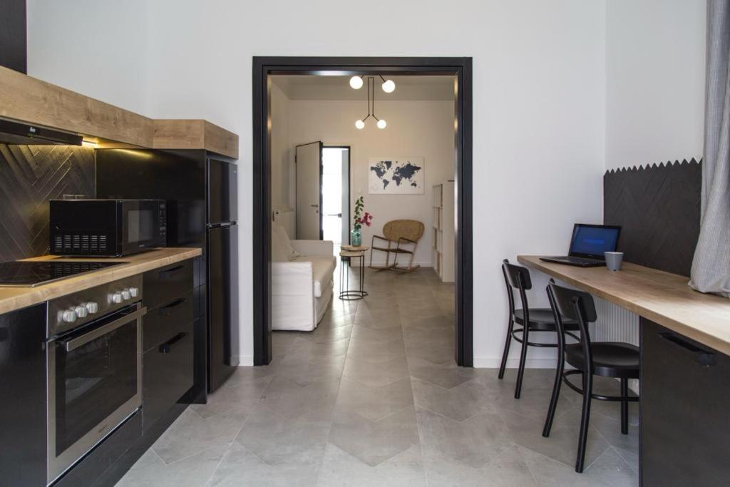 Aura Spacious 2 Bedroom Apartment Athens Exterior photo